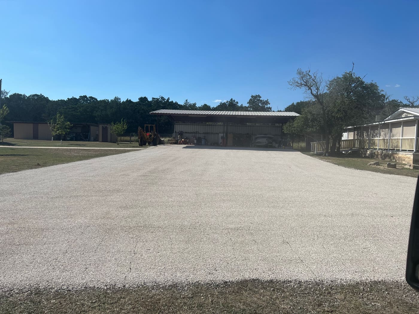 Chip seal paving with rolled aggregate finish